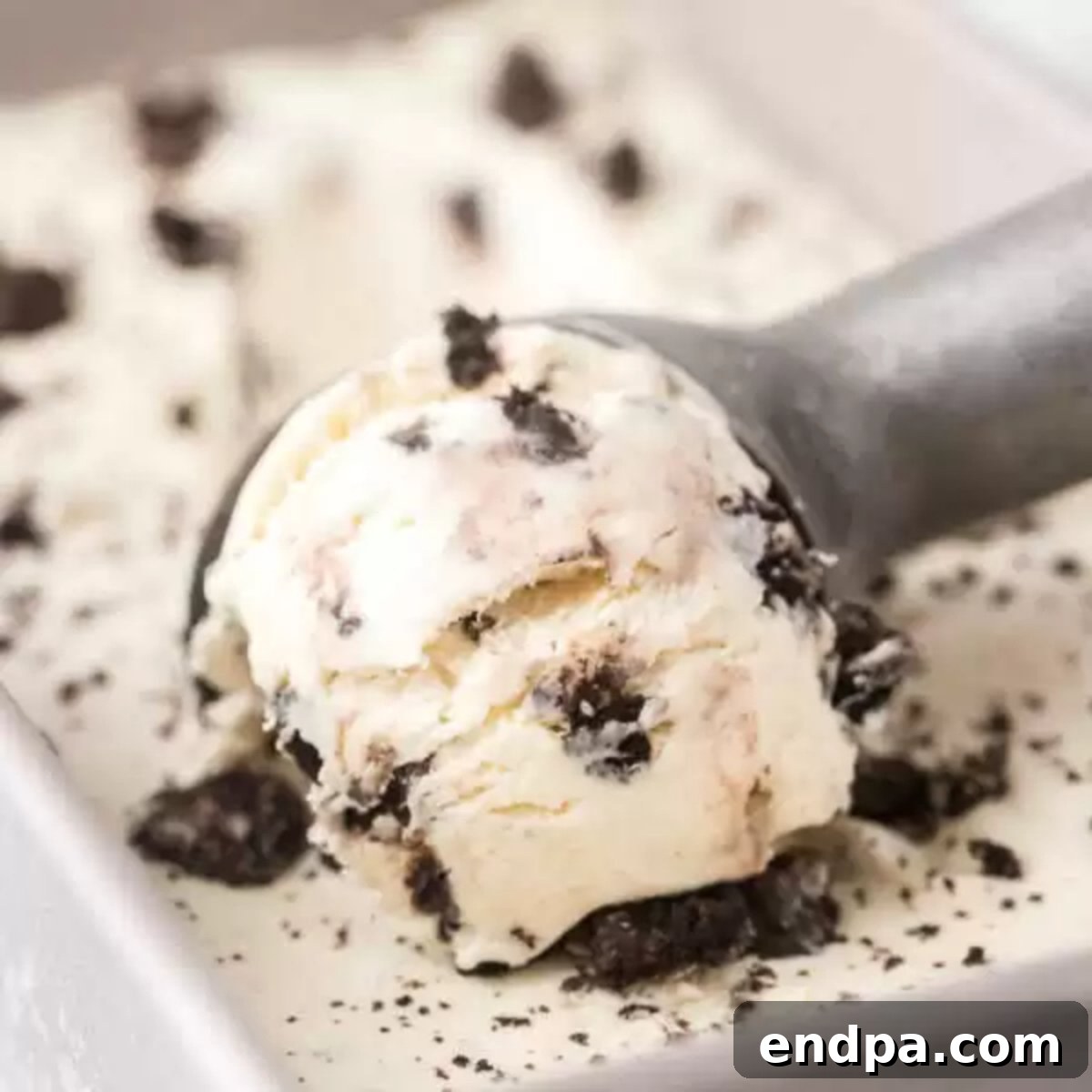 Midnight Cookie Swirl Ice Cream 1 featured 10977
