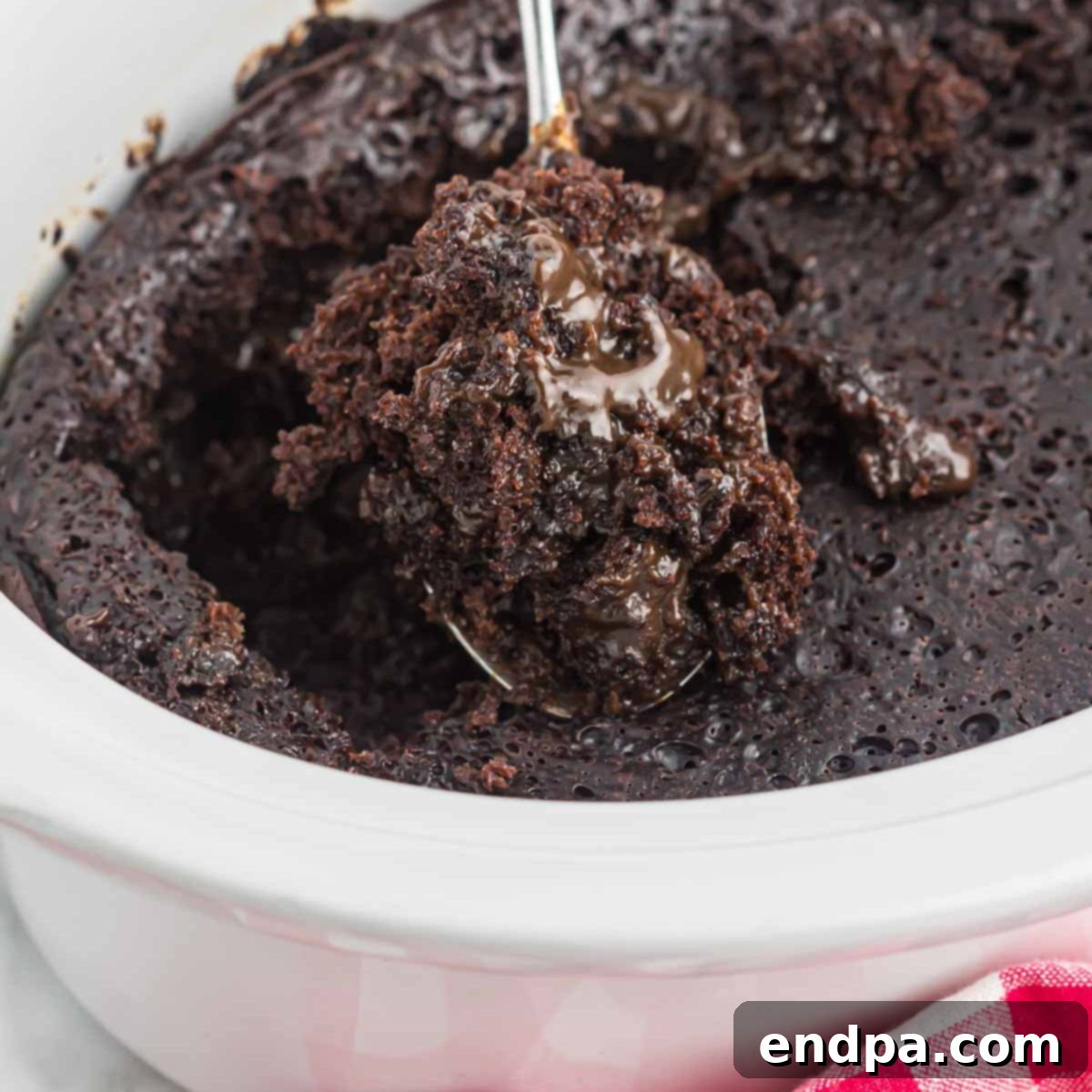 Effortless Slow Cooker Molten Chocolate Cake 1 featured 15793
