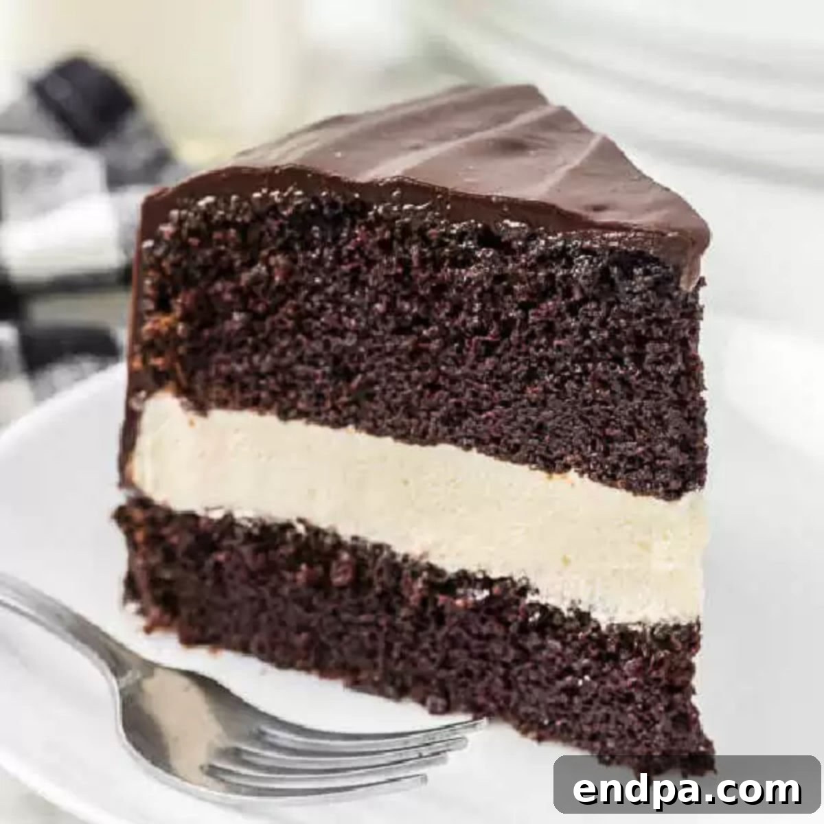 Birthday Cake Longevity: A Freshness Guide 1 featured 20764