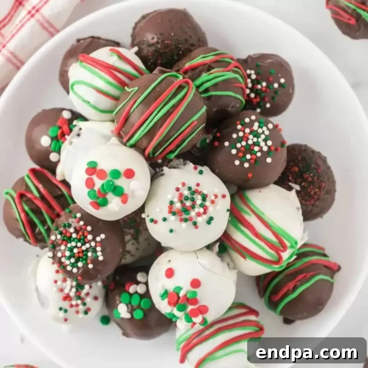 Irresistible Holiday Oreo Truffles 1 featured 21426