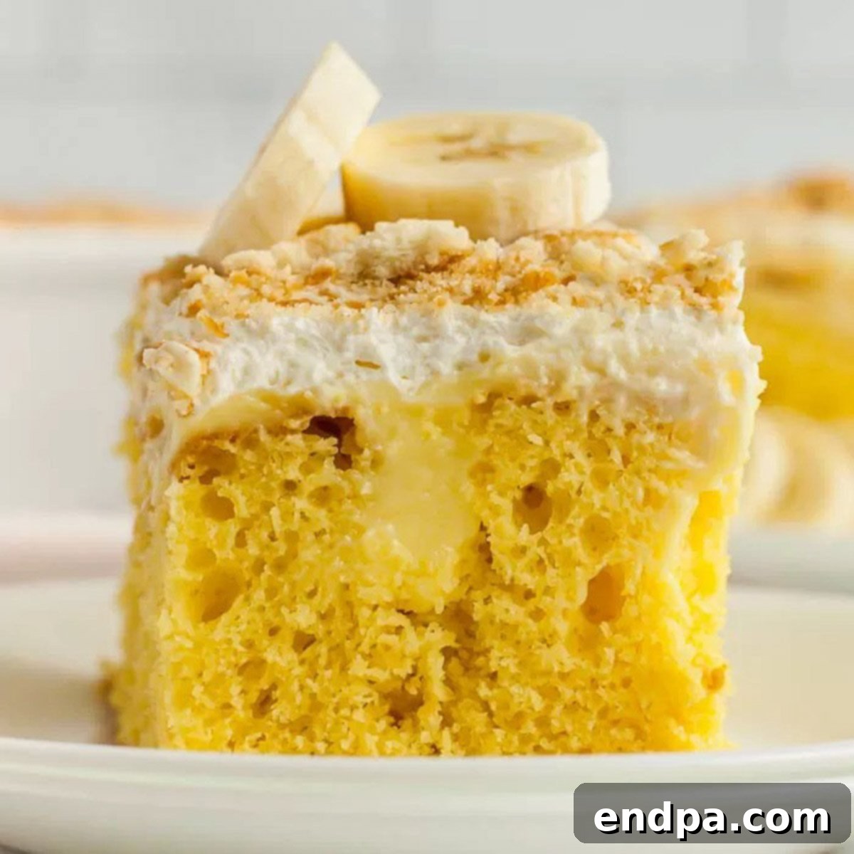 Banana Dream Pudding Cake 1 featured 285
