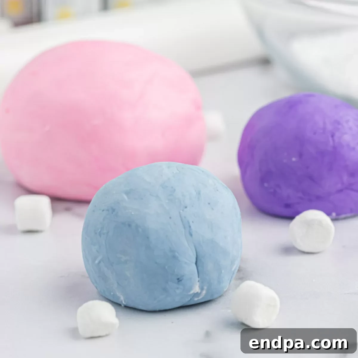 Foolproof Marshmallow Fondant 1 featured 39985
