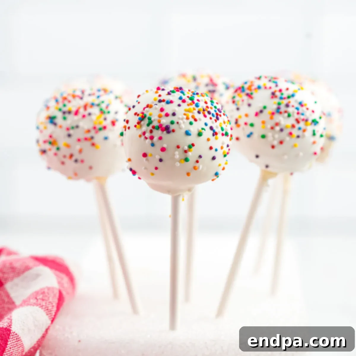 Whip Up Perfect Cake Pops 1 featured 59292