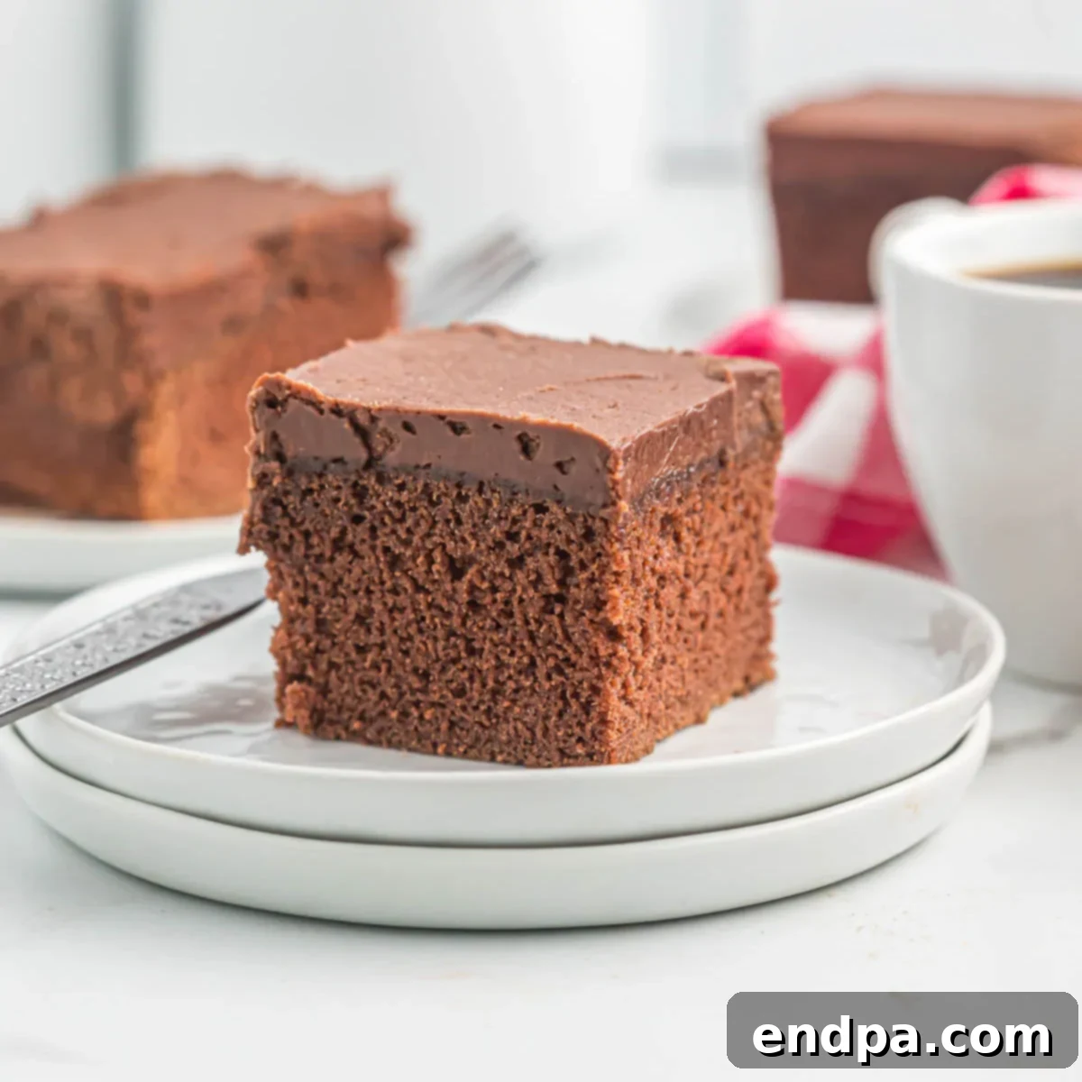 Effortless Decadent Chocolate Cake 1 featured 87419