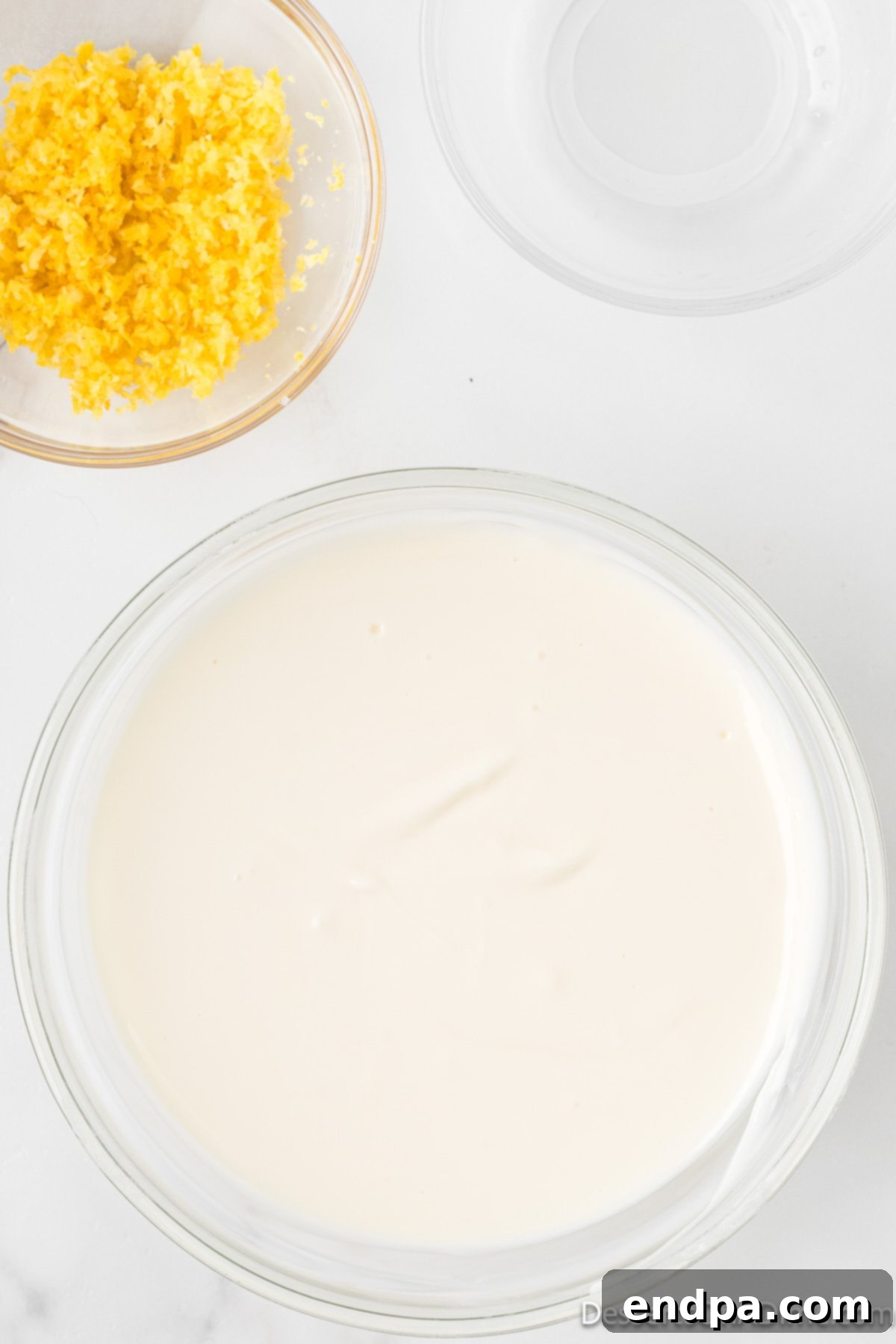 Melted white chocolate and oil in a microwave-safe bowl.