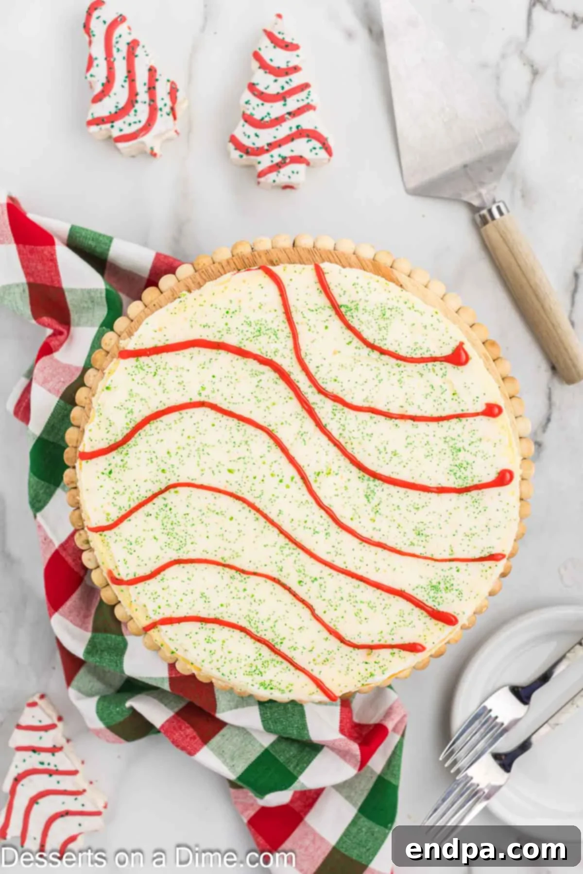 Cookie icing on cheesecake to look like stripes. 