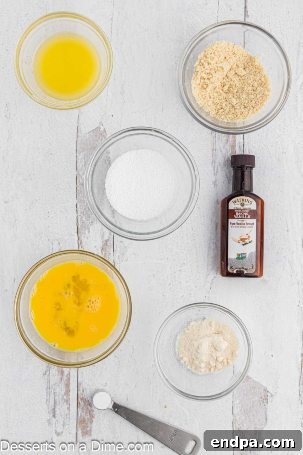 Simple Ingredients for a Delicious Keto Mug Cake Ingredients for Keto Vanilla Mug Cake: melted butter, almond flour, sweetener, coconut flour, baking powder, egg, vanilla extract