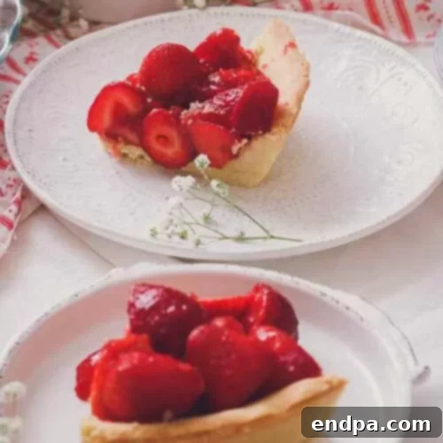39 Must-Try Pie Recipes 19 A vibrant and fresh Strawberry Pie, showcasing ripe strawberries and a delicious crust, the best and easiest recipe.