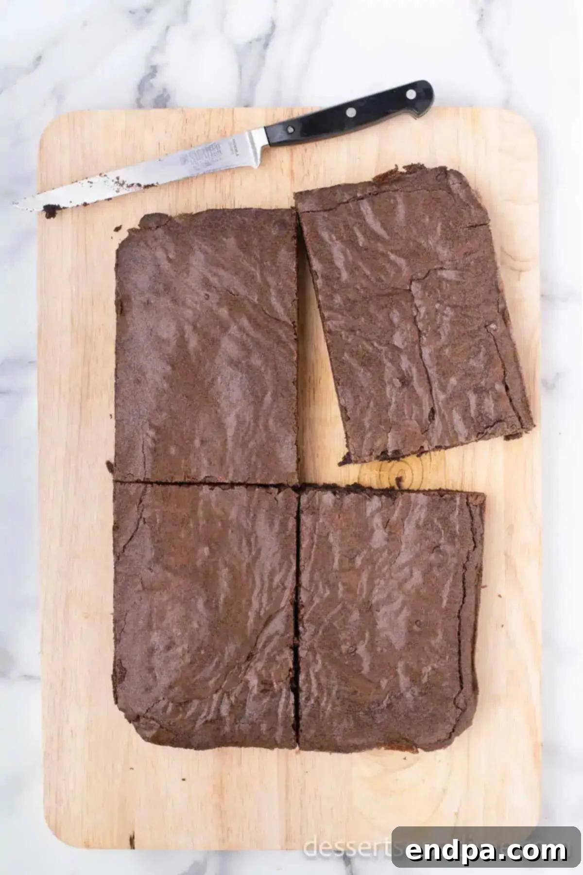 Brownies cut into quarters.