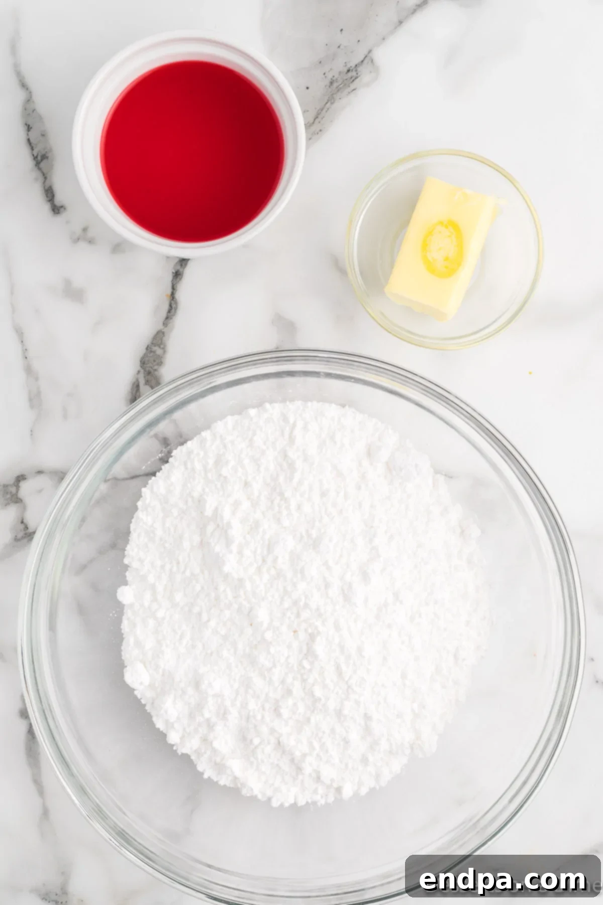 Bowl with powdered sugar. 