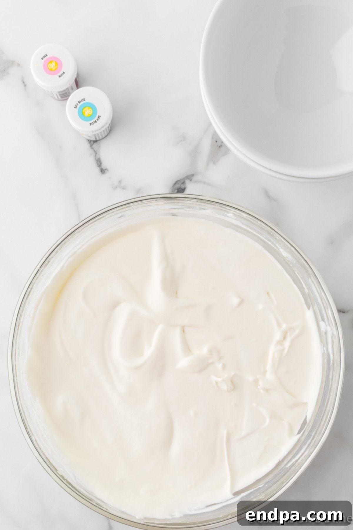 Bowl with whipping cream beat. 