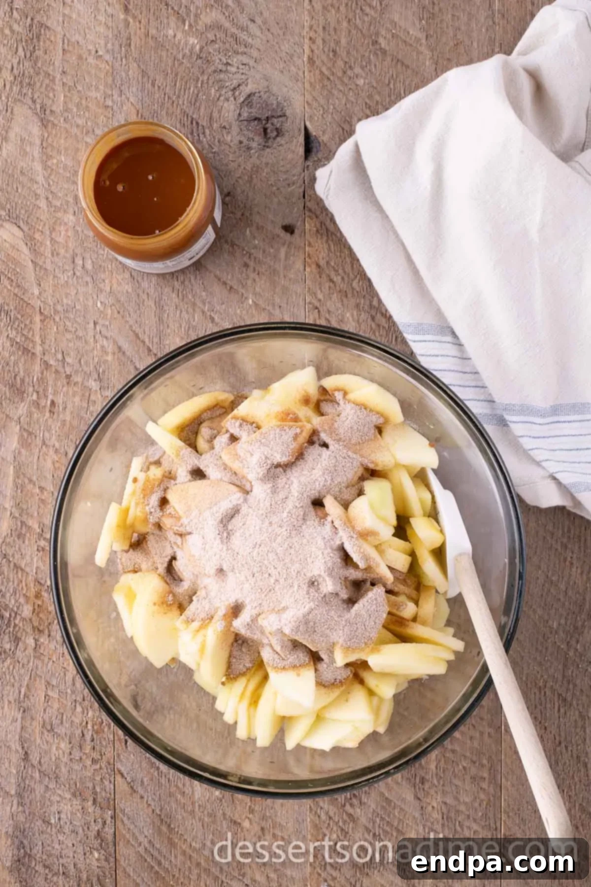 Bowl of sliced apples.