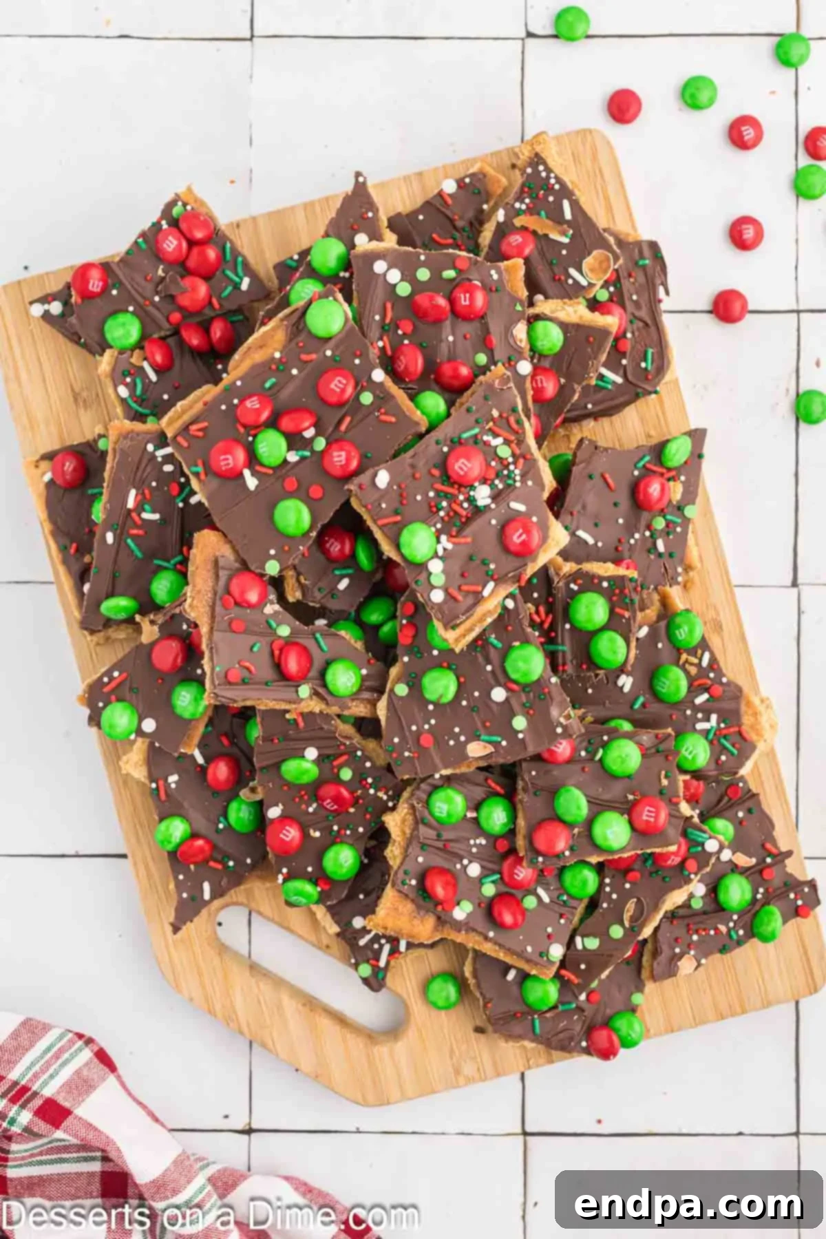 Bark broken into pieces and ready to serve.